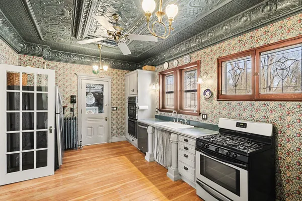 $295,000 | 706 Bloomfield Boulevard, Jackson, MI 49203