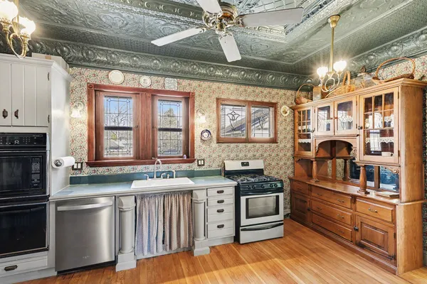 $295,000 | 706 Bloomfield Boulevard, Jackson, MI 49203