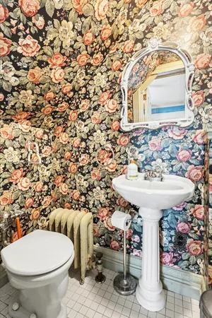 $295,000 | 706 Bloomfield Boulevard, Jackson, MI 49203