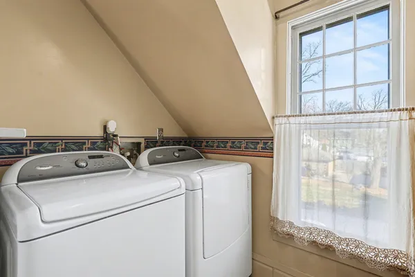 $295,000 | 706 Bloomfield Boulevard, Jackson, MI 49203