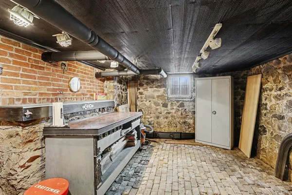 $295,000 | 706 Bloomfield Boulevard, Jackson, MI 49203