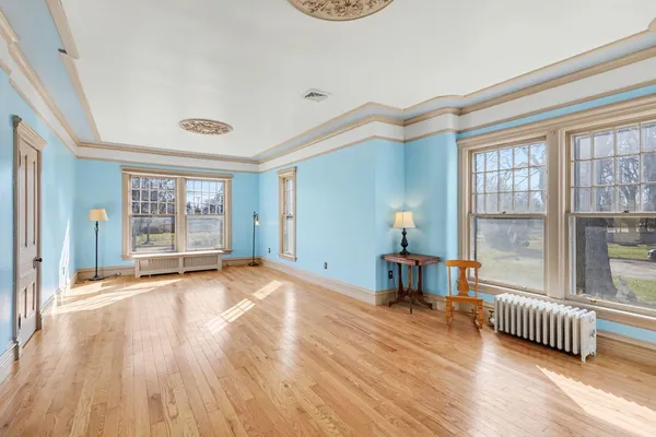 $295,000 | 706 Bloomfield Boulevard, Jackson, MI 49203