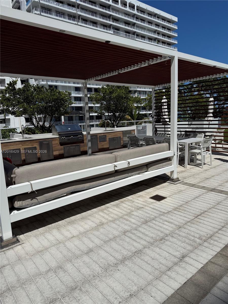 1541 Brickell Avenue, Unit A3101 Miami, FL 33129 - Photo 32 of 32 Barbecue Area