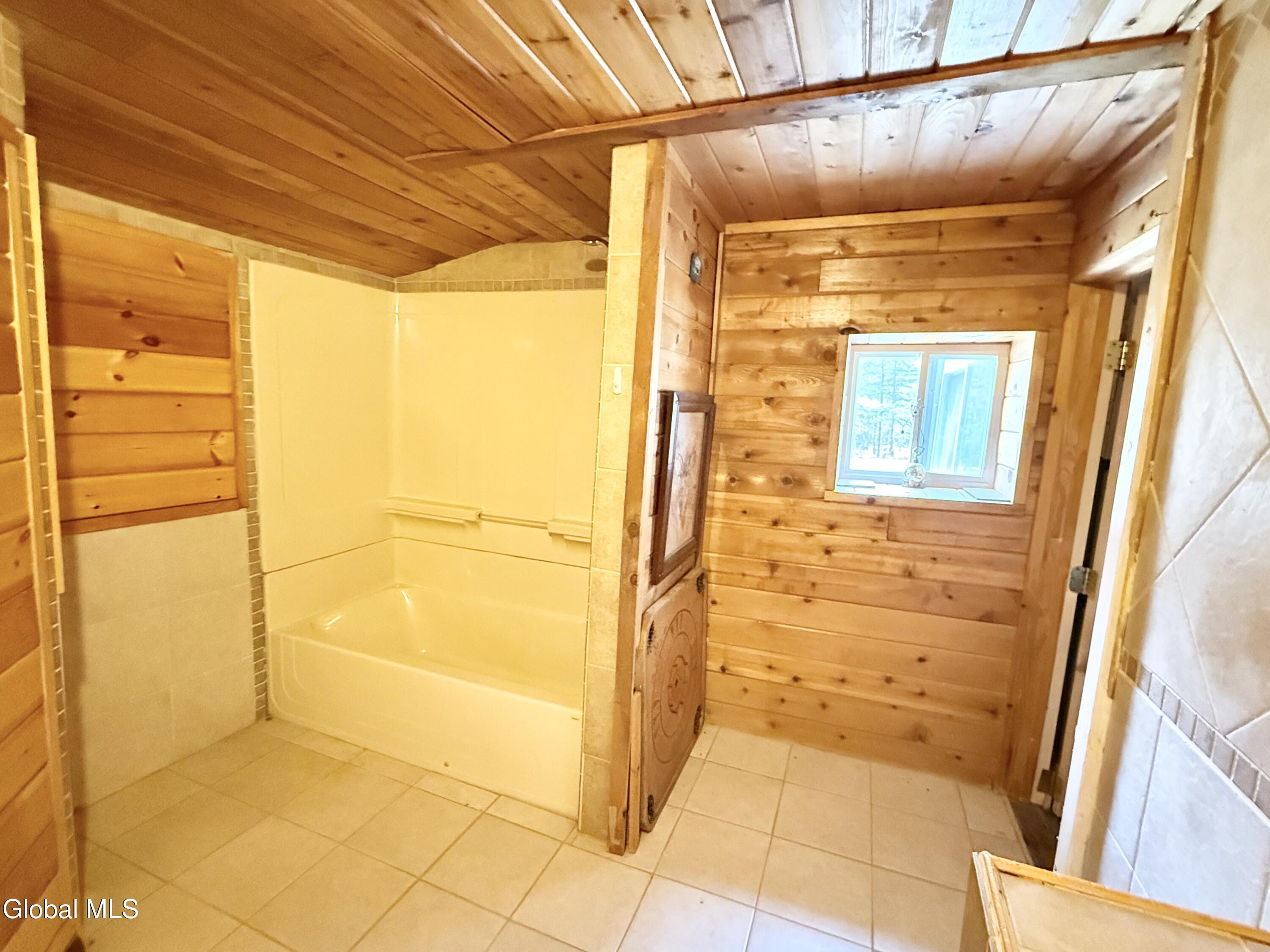 268 Glasshouse Creek Road Day, NY 12835 - Photo 20 of 33 Bathroom shower - tub