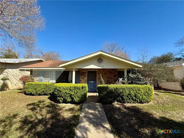 $2,050 | 1050 Elizabeth Avenue, New Braunfels, TX 78130