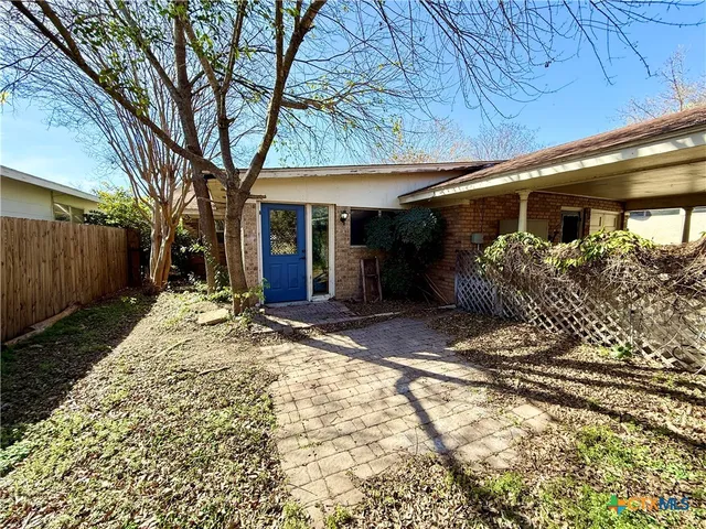 $2,050 | 1050 Elizabeth Avenue, New Braunfels, TX 78130