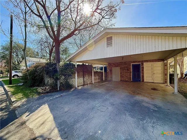 $2,050 | 1050 Elizabeth Avenue, New Braunfels, TX 78130