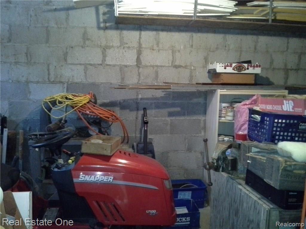 36900 West Eleven Mile Road Farmington, MI 48331 - Photo 39 of 70