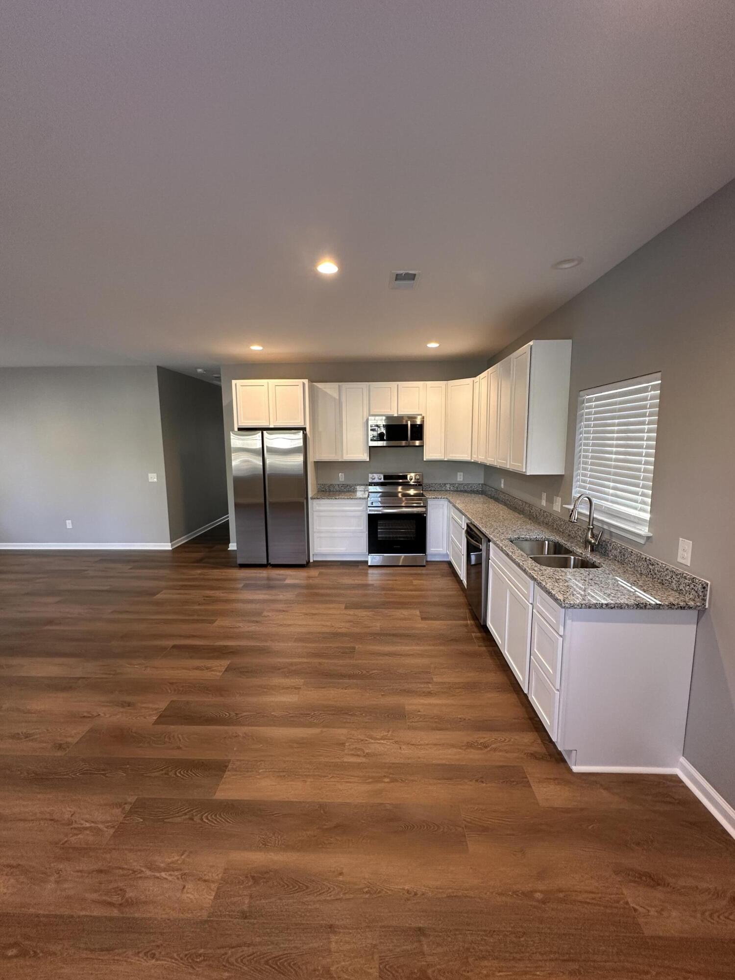 181 Roberts Road Summerville, SC 29483 - Photo 3 of 18 IMG_2605