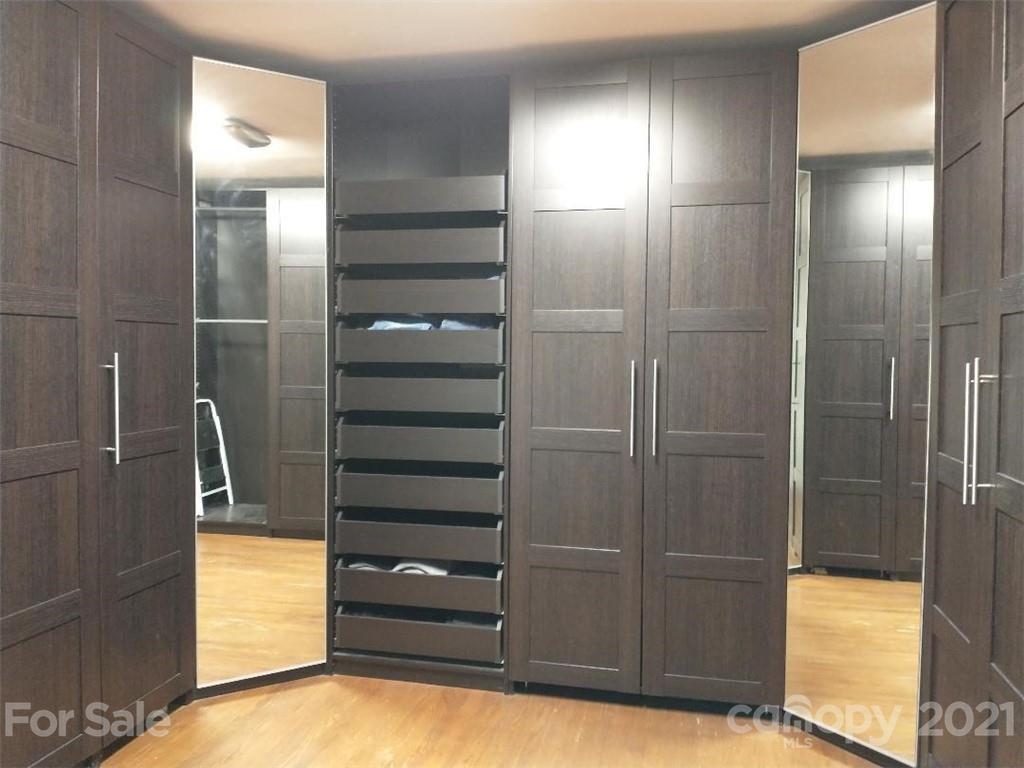 3634 Park Road Charlotte, NC 28209 - Photo 12 of 15 a bathroom with a shower