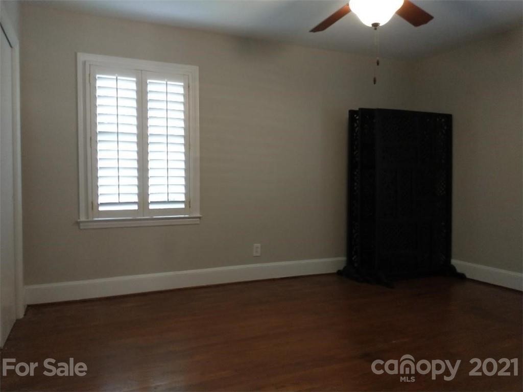 3634 Park Road Charlotte, NC 28209 - Photo 13 of 15 an empty room with a window