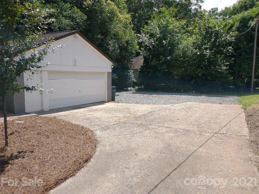 3634 Park Road Charlotte, NC 28209 - Photo 15 of 15 a view of garage and yard