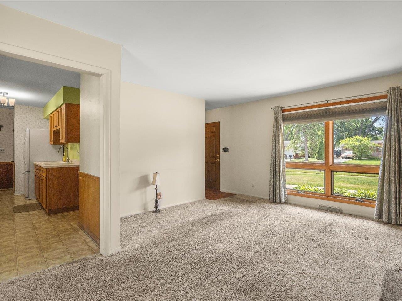 4704 Cayuga Road Rockford, IL 61107 - Photo 8 of 37 Gallery Image 8