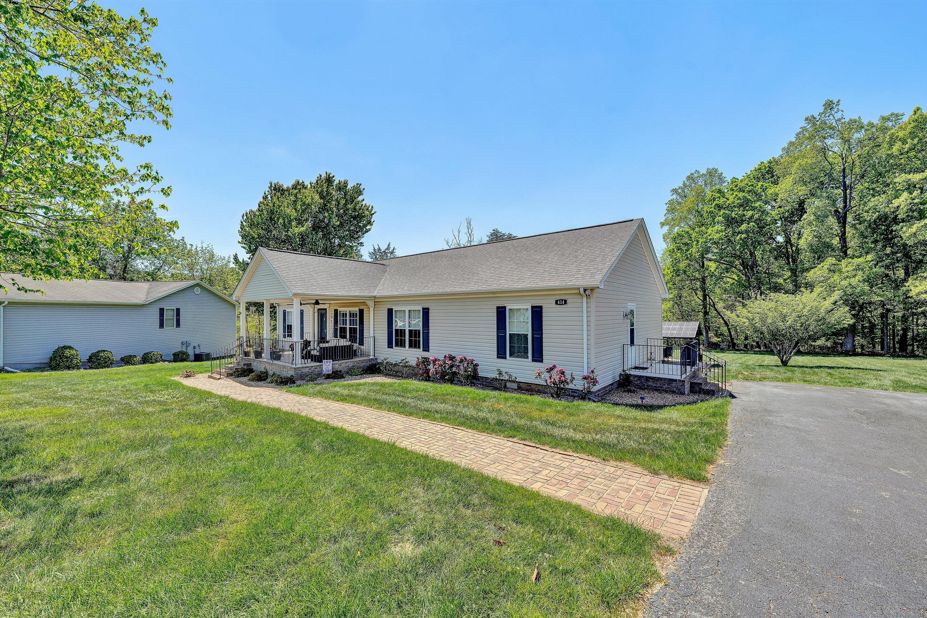 414 Mallard Cove Road Moneta, VA 24121 - Photo 3 of 51 02-DSC00209