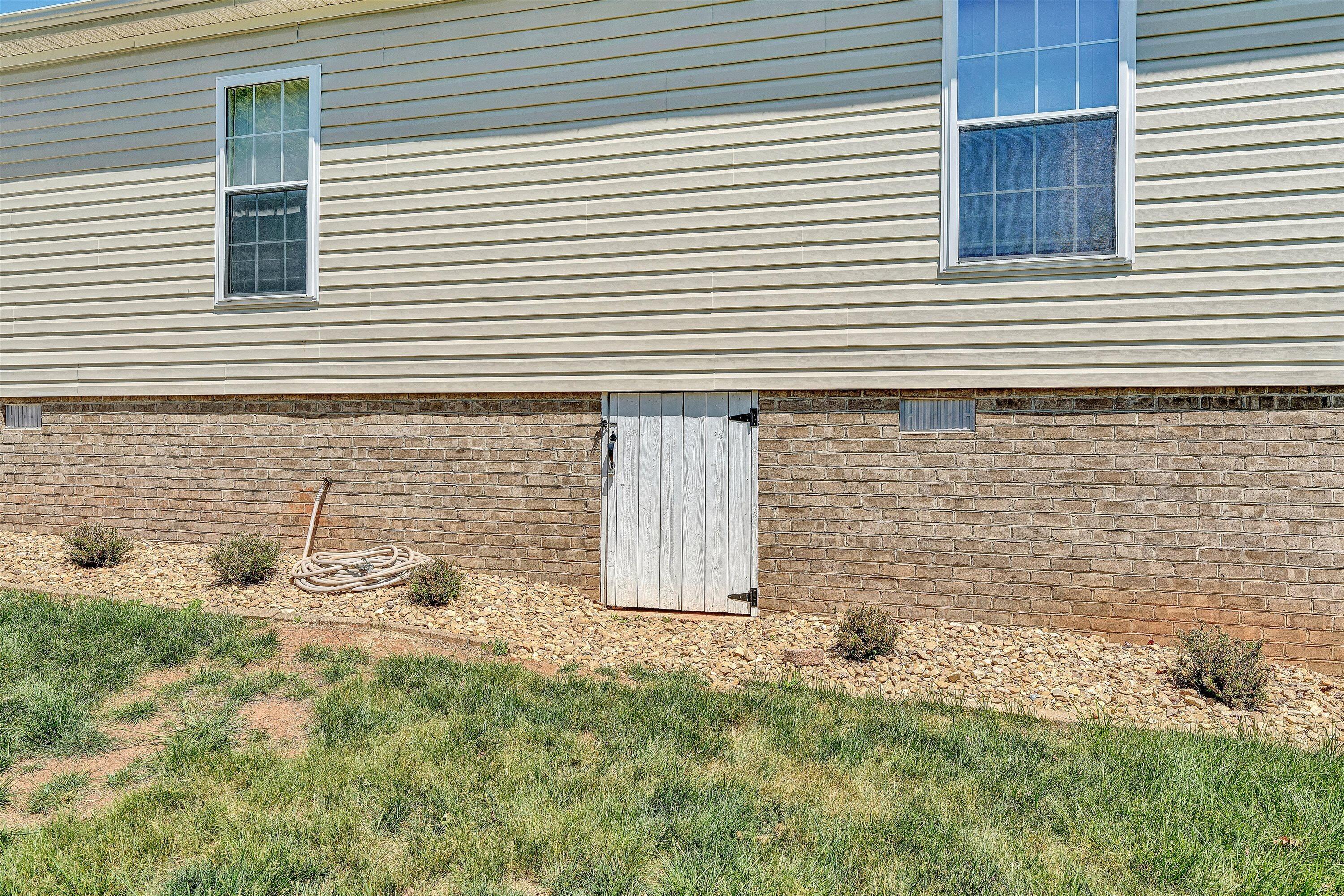 414 Mallard Cove Road Moneta, VA 24121 - Photo 34 of 51 35-DSC00308