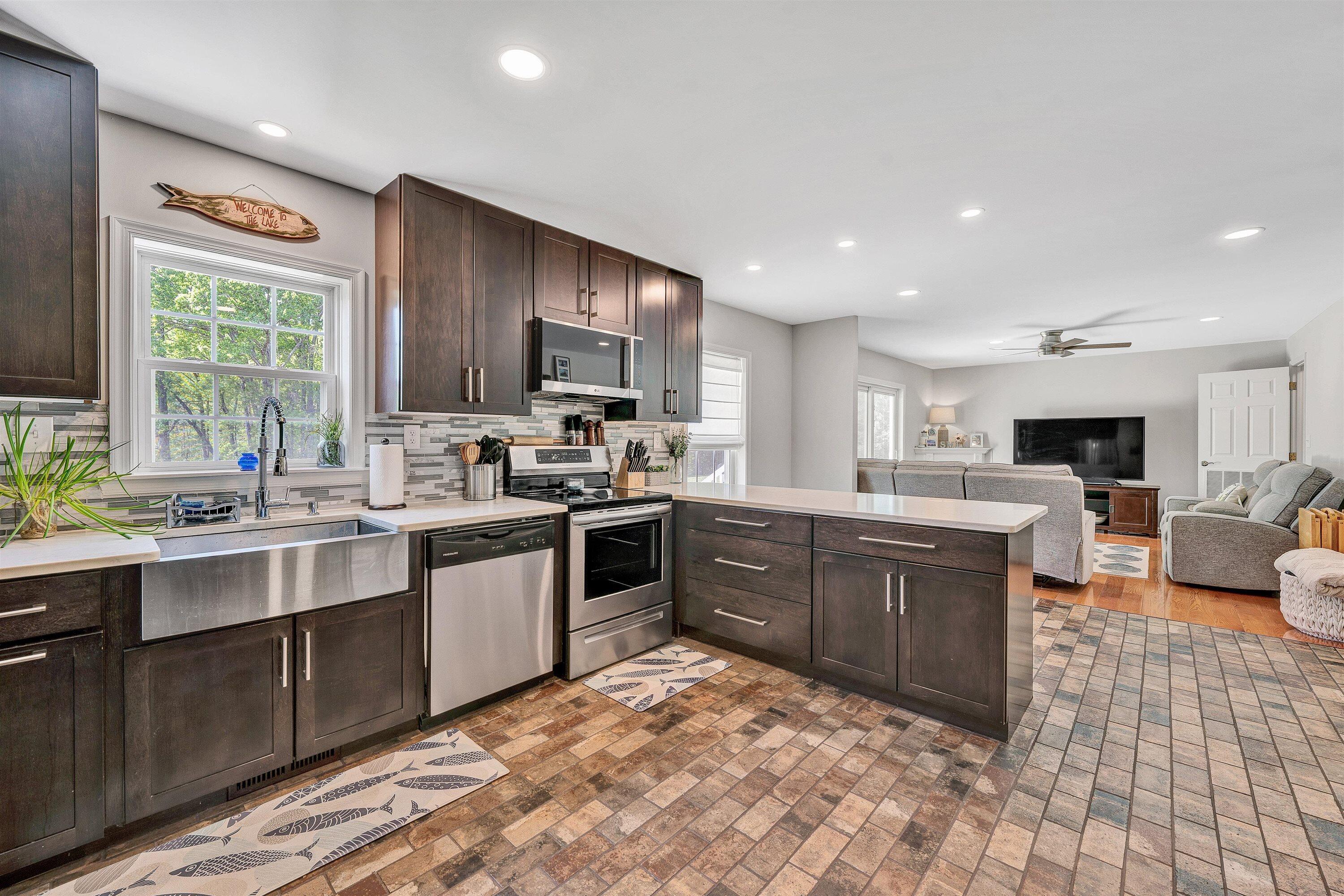414 Mallard Cove Road Moneta, VA 24121 - Photo 9 of 51 09-DSC00230