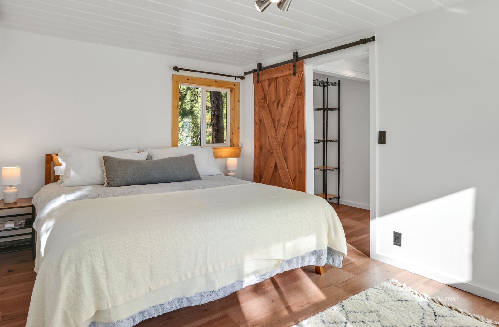 25537 Glen Road Idyllwild, CA 92549 - Photo 22 of 36 a bedroom with a bed and a window