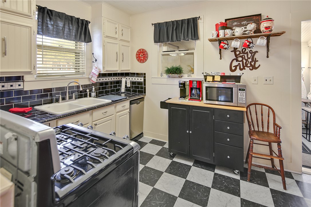 1112 Baker Street Bryan, TX 77803 - Photo 4 of 11