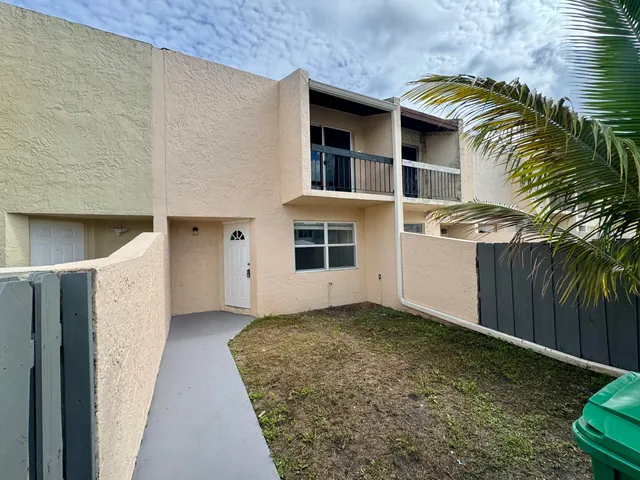 $2,550 | 3662 Southwest 59th Avenue, Unit 2, Davie, FL 33314