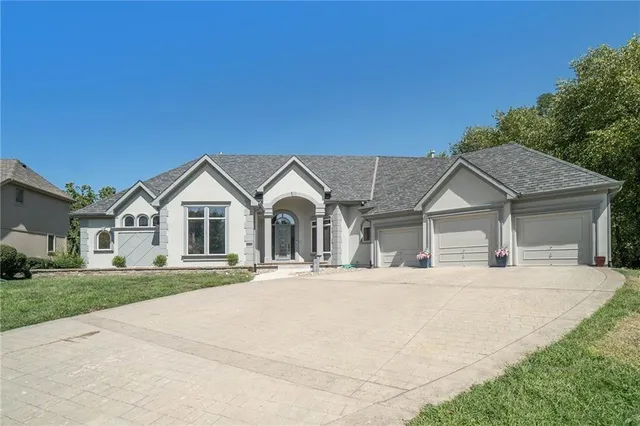 $850,000 | 5907 North Cosby Avenue, Kansas City, MO 64151