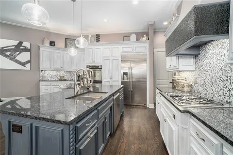 $850,000 | 5907 North Cosby Avenue, Kansas City, MO 64151