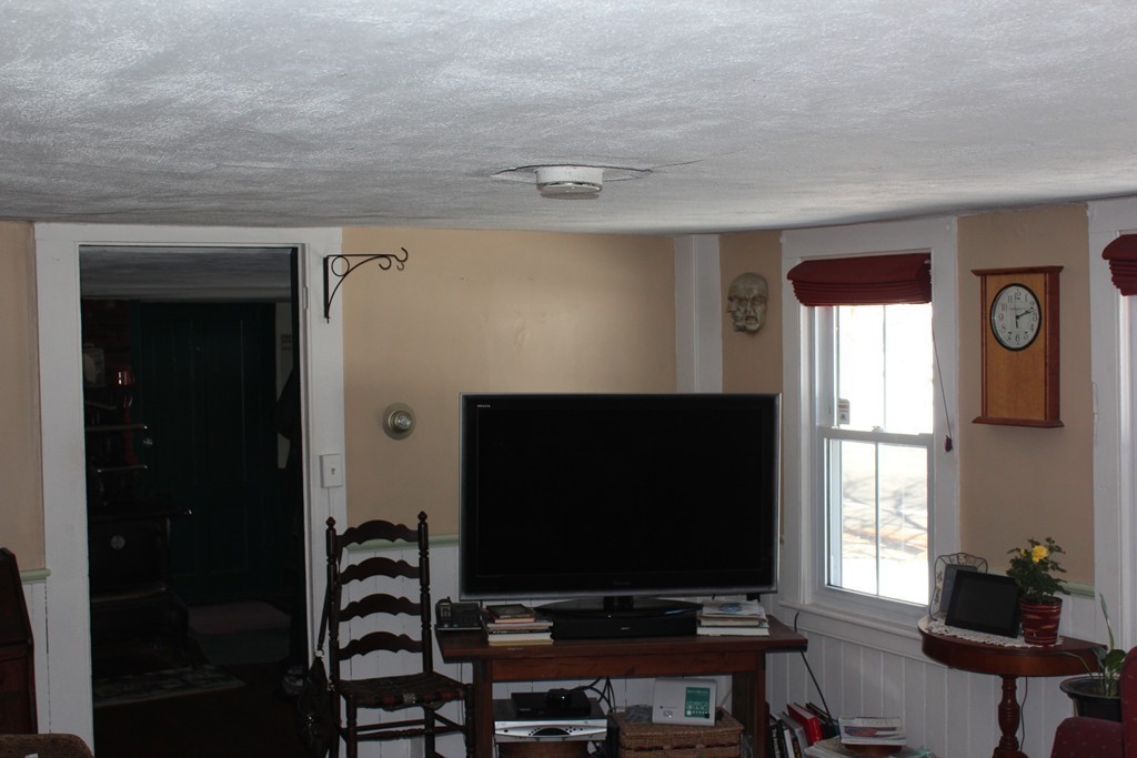 280 Somers Road Hampden, MA 01036 - Photo 20 of 30 a room with furniture and a flat screen tv