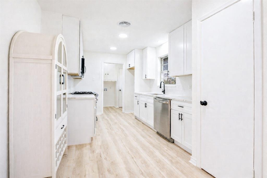 509 West Ridgewood Drive Garland, TX 75041 - Photo 7 of 21