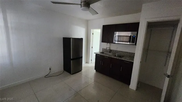 $900 | 1401 East Carson Avenue, Unit 3, Las Vegas, NV 89101