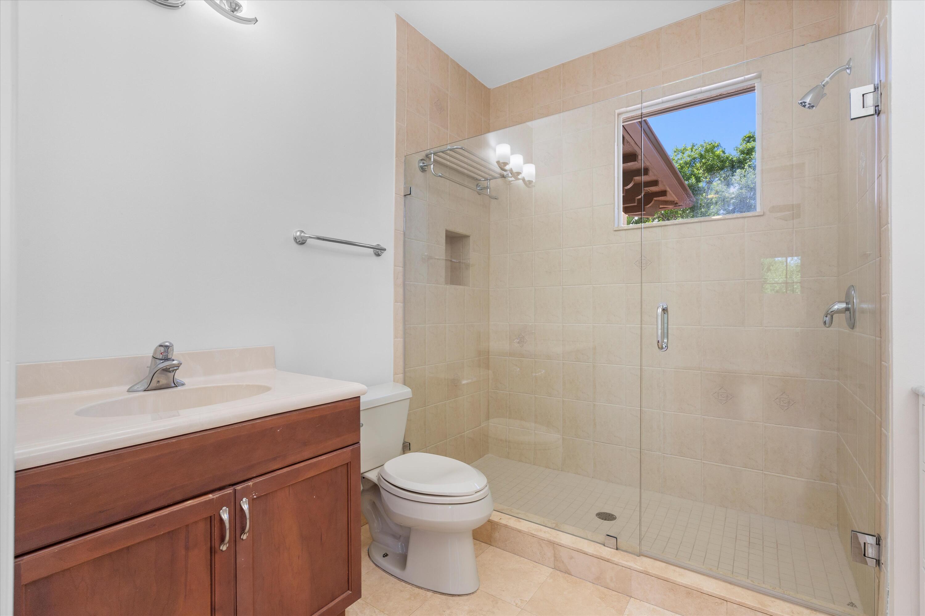 142 Segovia Way Jupiter, FL 33458 - Photo 32 of 43 Bonus room bath