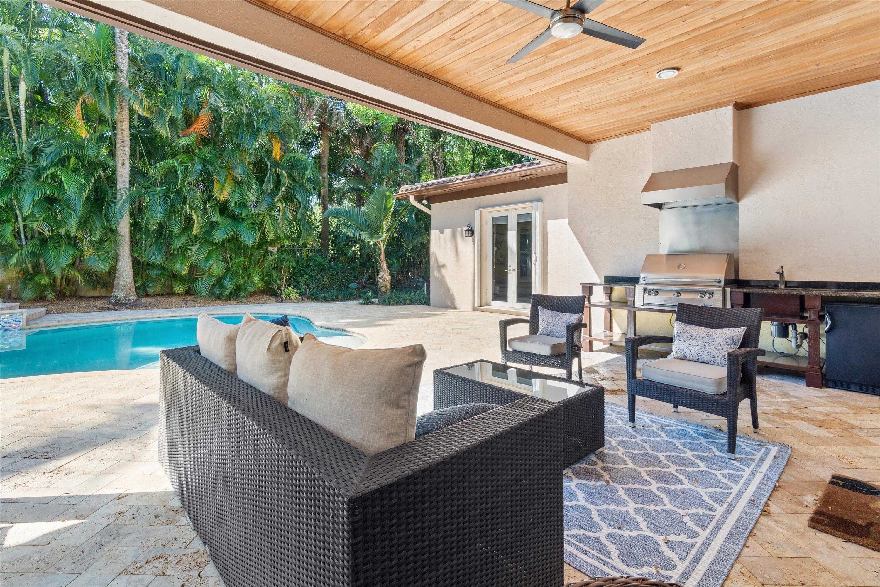 142 Segovia Way Jupiter, FL 33458 - Photo 40 of 43 Outdoor kitchen