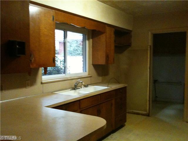 702 Rockspring Road High Point, NC 27262 - Photo 2 of 11 Kitchen.