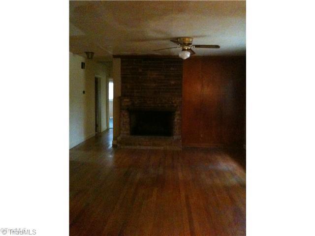 702 Rockspring Road High Point, NC 27262 - Photo 3 of 11 Den/Family/Great Room.