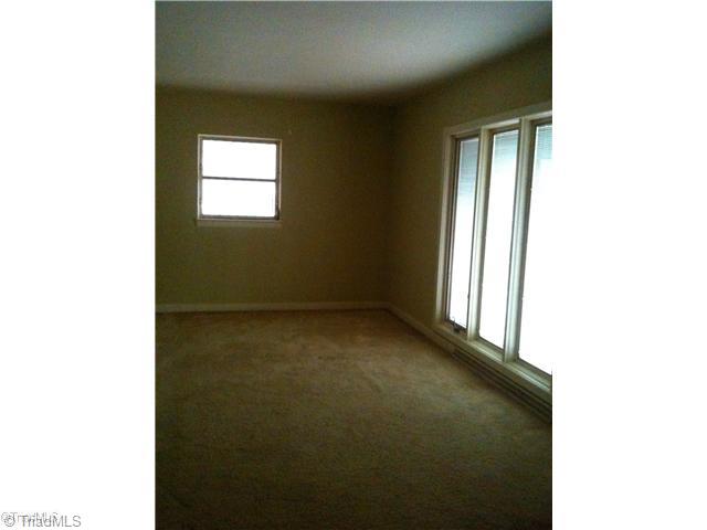702 Rockspring Road High Point, NC 27262 - Photo 4 of 11 Living Room.