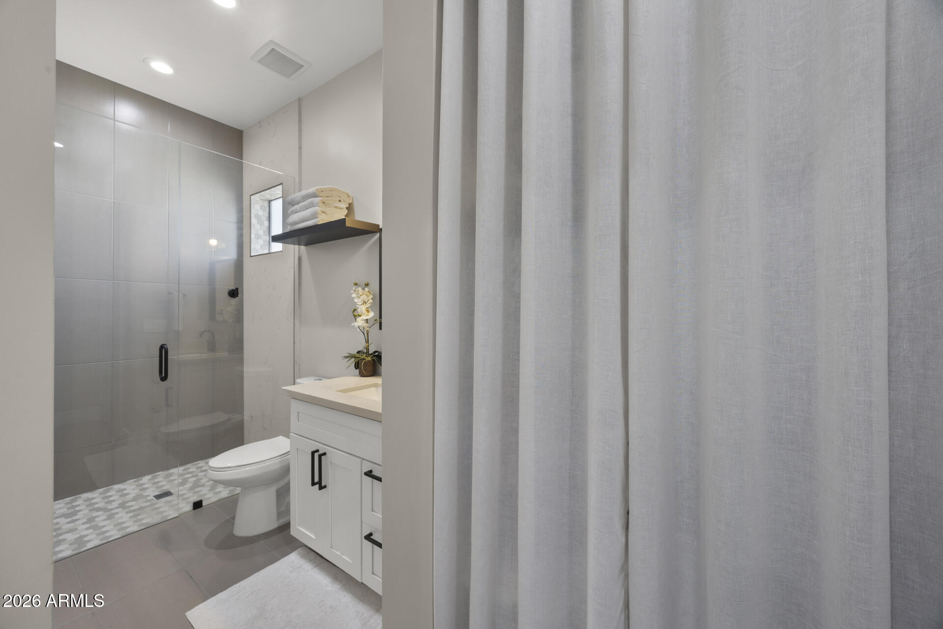 3927 North 13th Place Phoenix, AZ 85014 - Photo 36 of 48 Guest bathroom