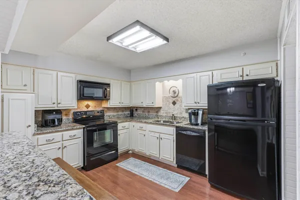 $350,000 | 8117 Mistywood Lane, Unit 9, Memphis, TN 38138