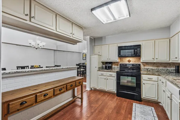 $350,000 | 8117 Mistywood Lane, Unit 9, Memphis, TN 38138