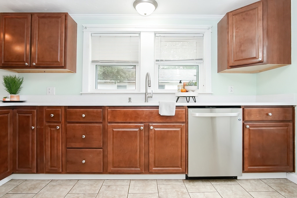 35 Cypress Road Attleboro, MA 02703 - Photo 8 of 33 Gallery Image 8