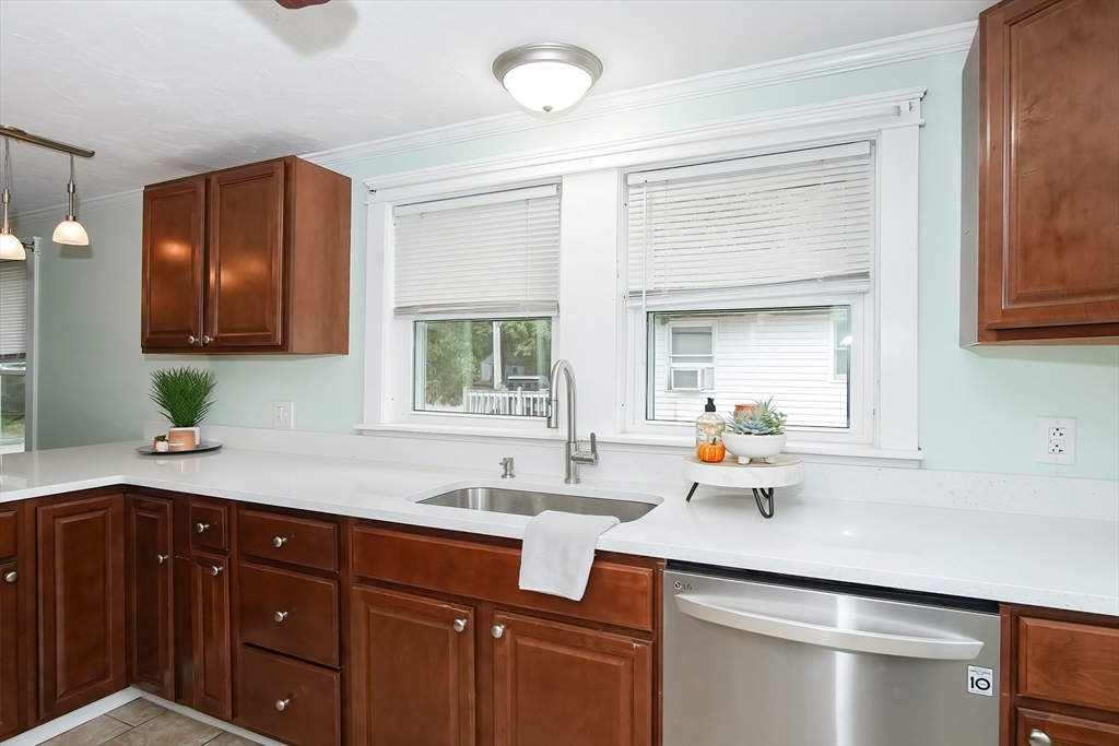 35 Cypress Road Attleboro, MA 02703 - Photo 9 of 33 Gallery Image 9