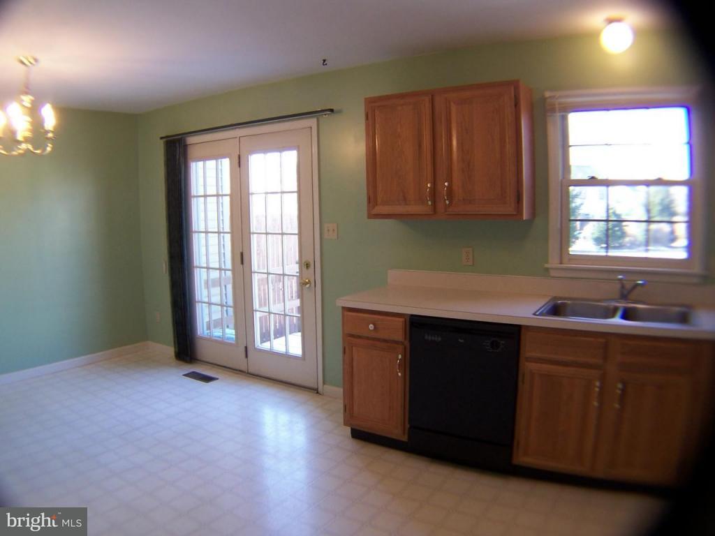 98 Robinhill Drive Lititz, PA 17543 - Photo 4 of 8