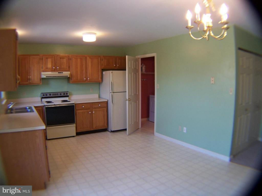 98 Robinhill Drive Lititz, PA 17543 - Photo 5 of 8