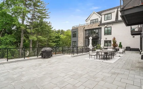 $2,600,000 | 148 Weston Road, Unit 304, Wellesley, MA 02482