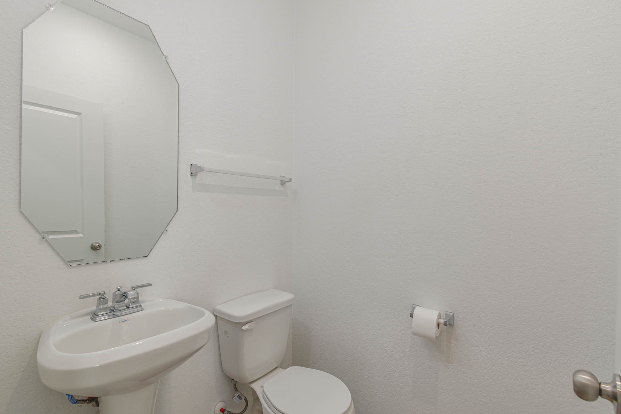5727 Finely Run Street Spring, TX 77373 - Photo 10 of 26 a bathroom with a toilet sink and mirror