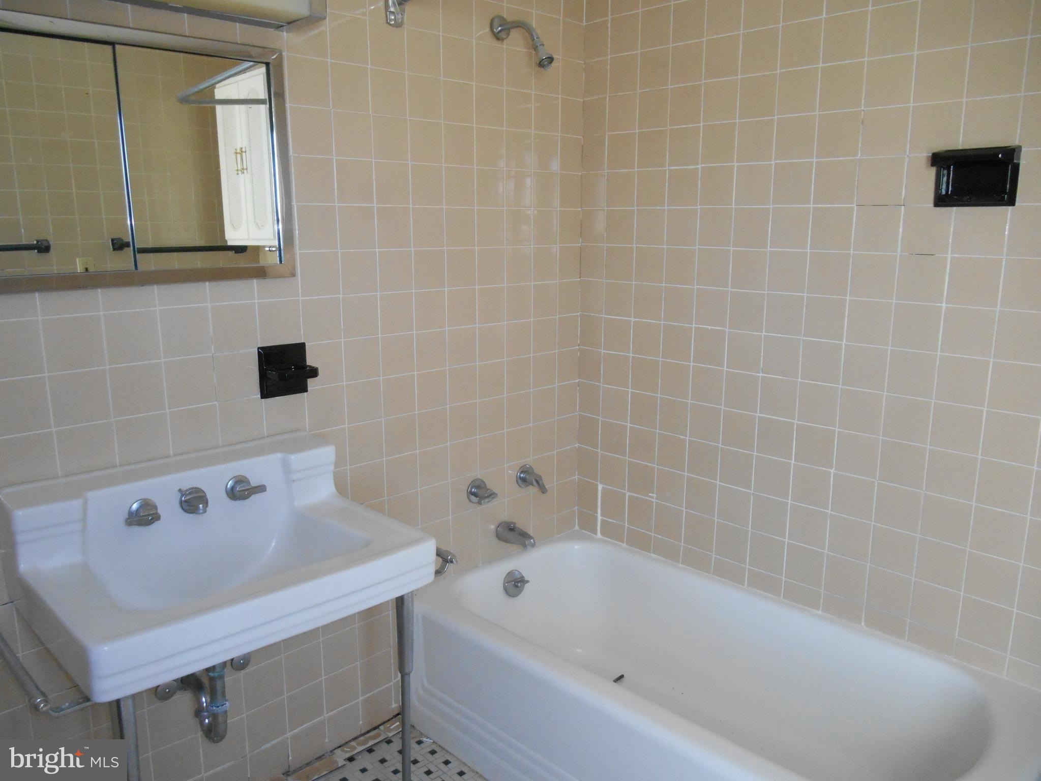 28151 Alms House Road Oxford, MD 21654 - Photo 25 of 30 Bath (Master)