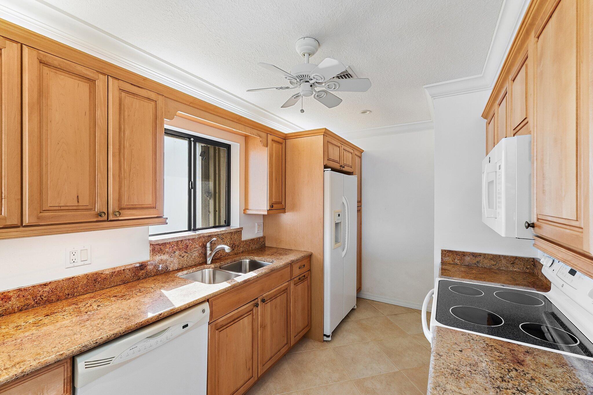 175 Southeast St Lucie Boulevard, Unit E130 Stuart, FL 34996 - Photo 13 of 39 Kitchen