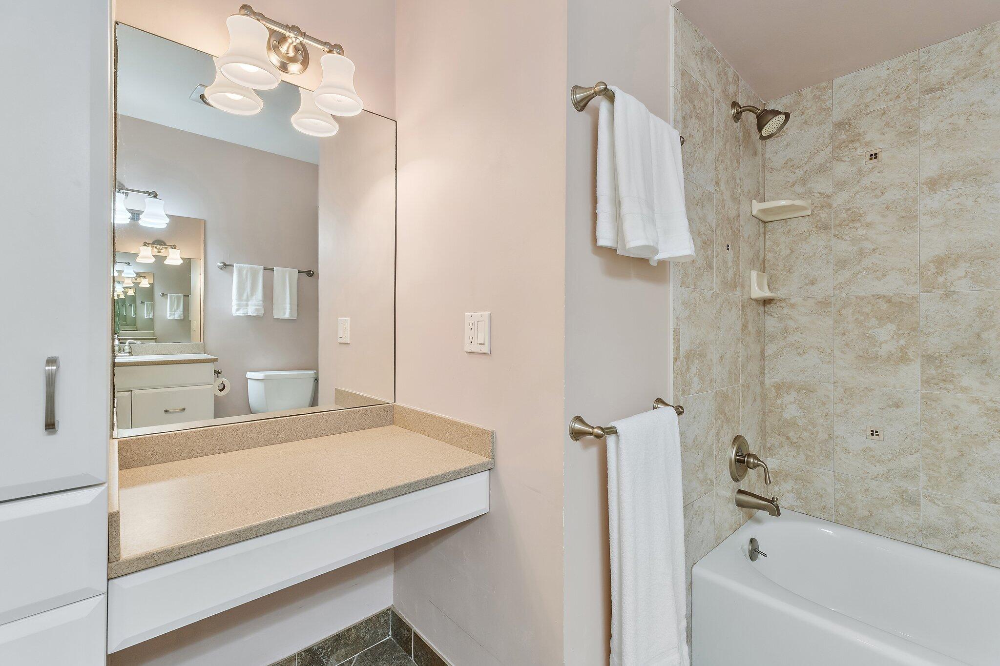 175 Southeast St Lucie Boulevard, Unit E130 Stuart, FL 34996 - Photo 25 of 39 Main Bath