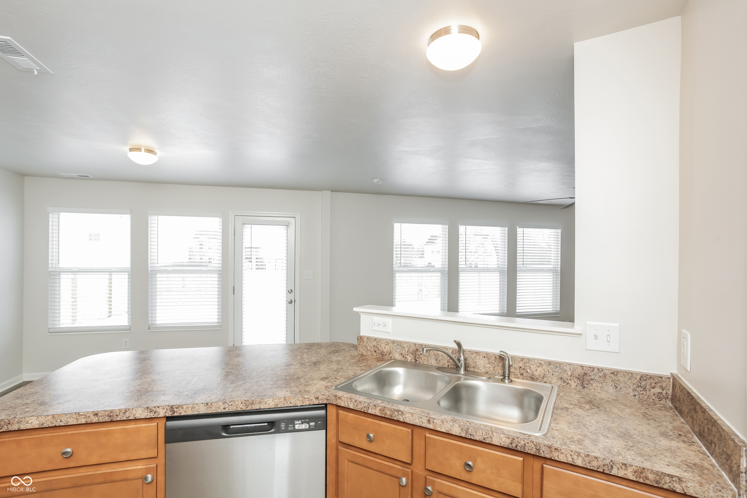 2415 Cabin Hill Road Indianapolis, IN 46229 - Photo 4 of 17