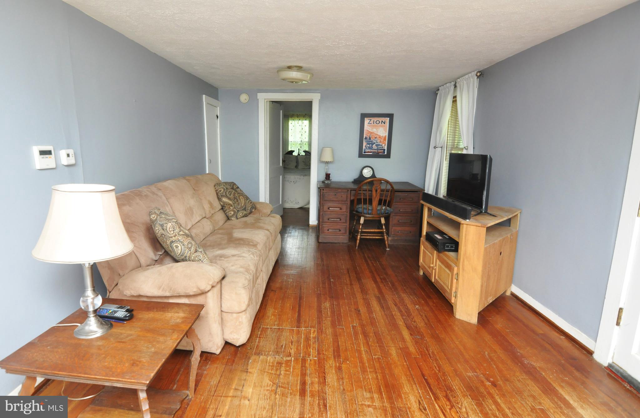 497 Back Mountain Road Winchester, VA 22602 - Photo 25 of 42 Living room