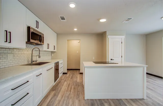 $1,800 | 712 Player Court, Conroe, TX 77302