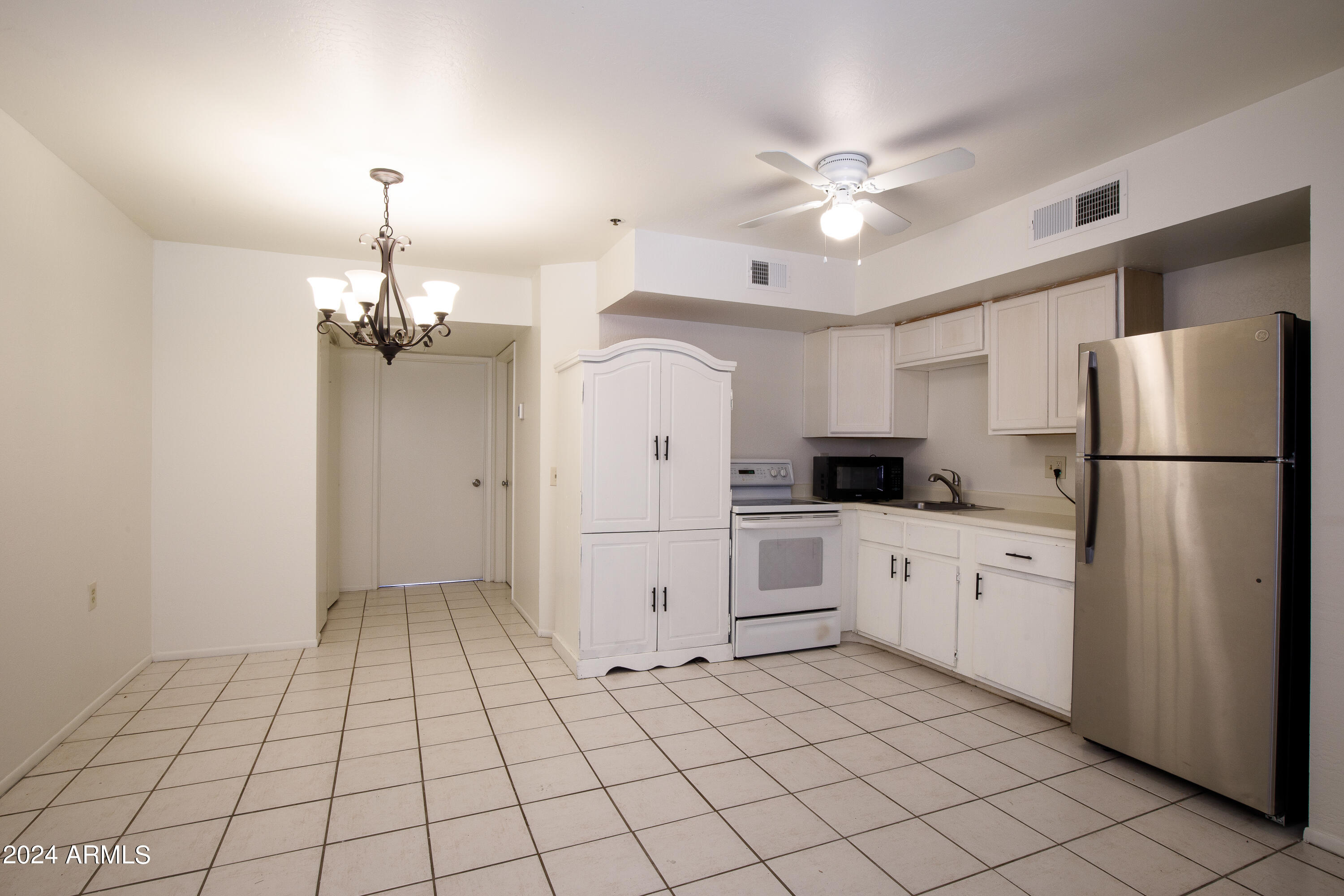12221 West Bell Road, Unit 147 Surprise, AZ 85378 - Photo 3 of 10 12221 w bell rd unit 147-6
