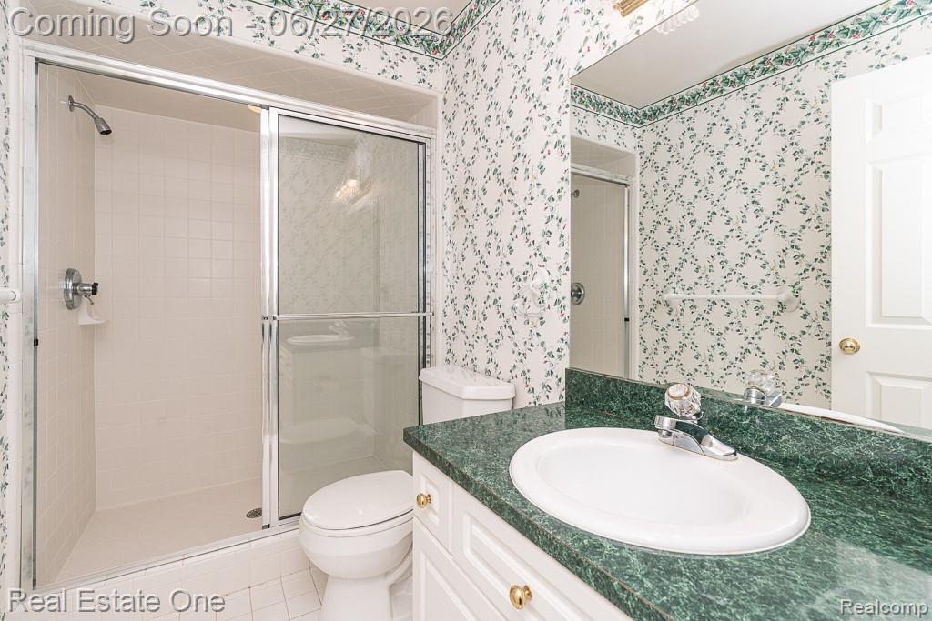 3347 St George Court Rochester, MI 48306 - Photo 28 of 51 Second en-suite with full bath